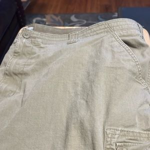 Men’s ocean coast khaki shorts, size 48 cargo shorts